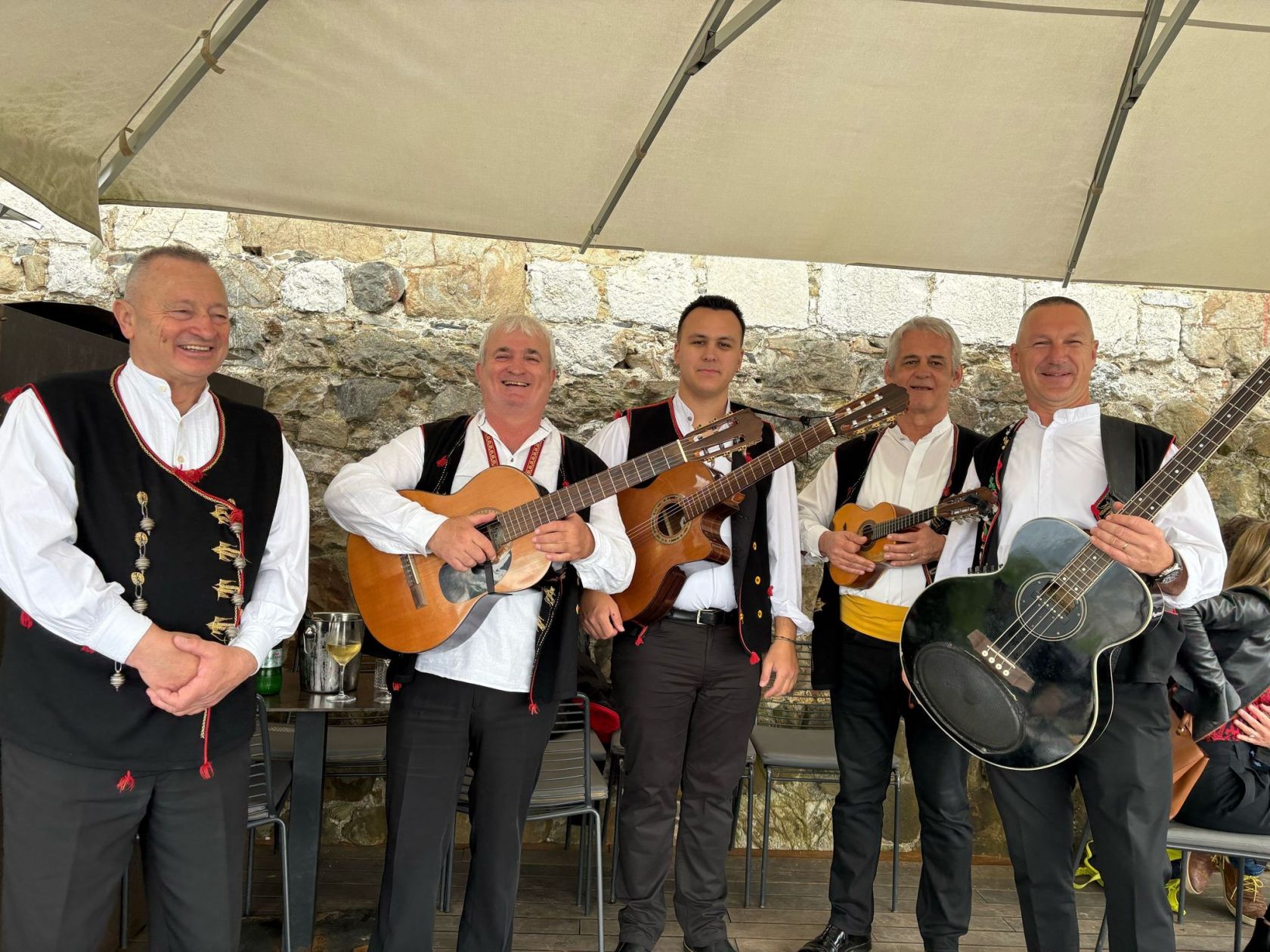 Klapska večer uz more – Klapa More na Jadriji!